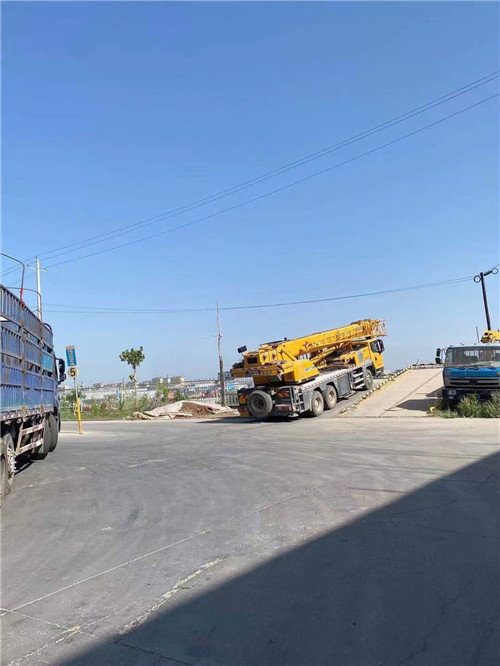 安顺市25吨吊车的租赁价格大概是多少？