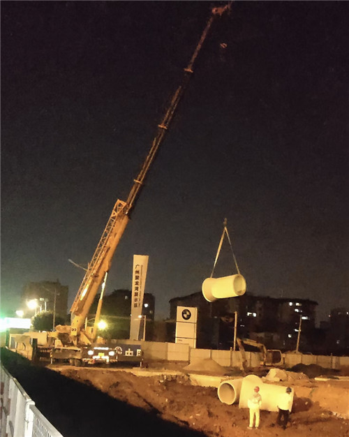 安顺市“弯臂矫正”—— 吊车的 “形变补偿” 技术