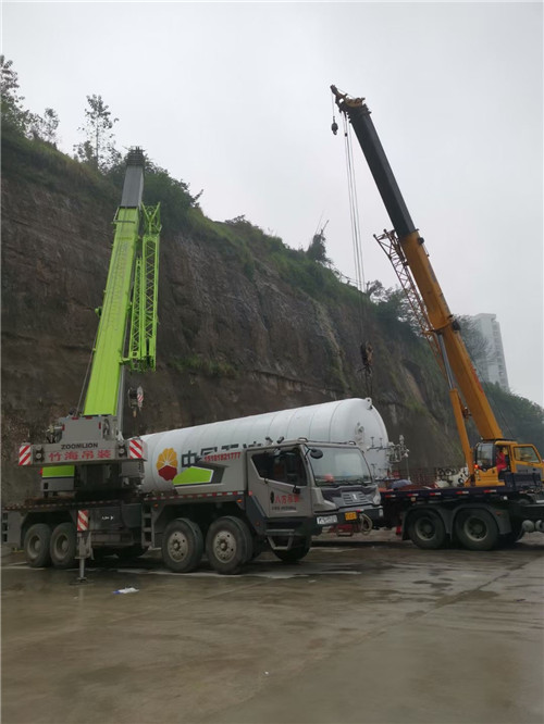 安顺市“不怕风雨冻”—— 吊车的 “恶劣环境适应” 技术